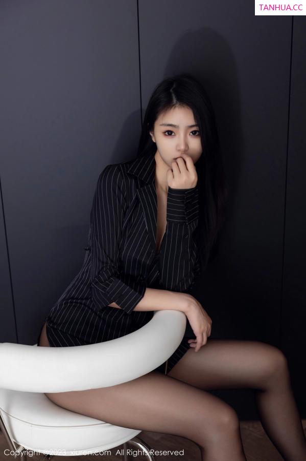 可乐Vicky  [XiuRen]高清写真图 2023.05.05 No.6677 可乐Vicky 黑丝美腿第33张图片